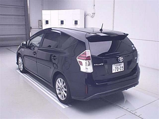 TOYOTA PRIUS ALPHA 2015