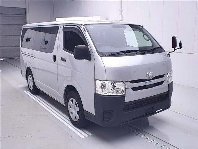 TOYOTA HIACE VAN 2019
