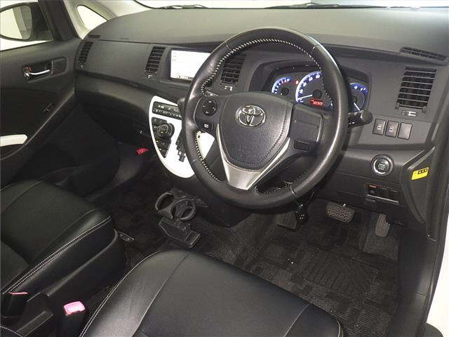 TOYOTA ISIS 2013