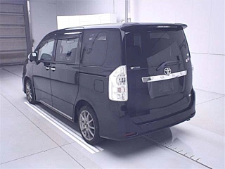TOYOTA VOXY 2012