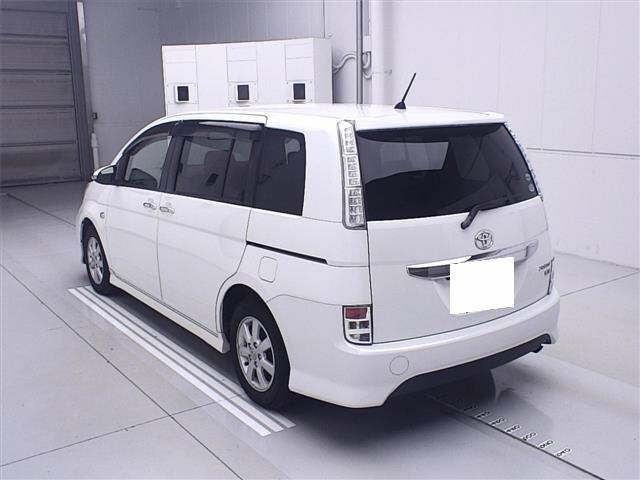 TOYOTA ISIS 2013