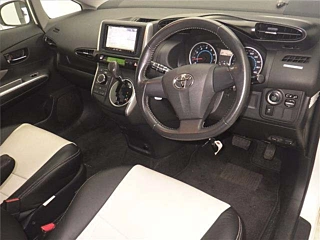 TOYOTA WISH 2011
