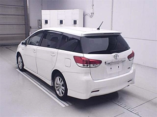 TOYOTA WISH 2011