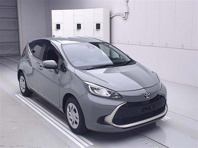 TOYOTA AQUA 2023
