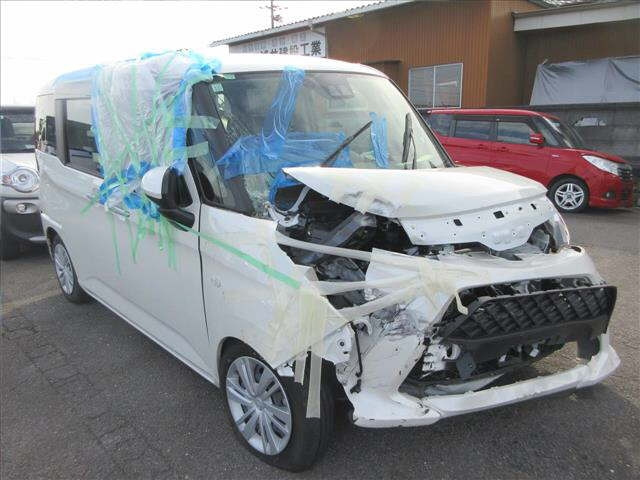TOYOTA ROOMY 2023