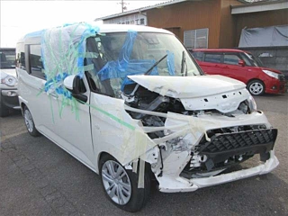 TOYOTA ROOMY 2023