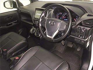 TOYOTA VOXY 2017