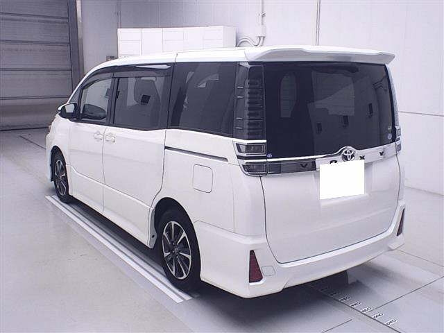 TOYOTA VOXY 2017