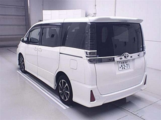 TOYOTA VOXY 2017
