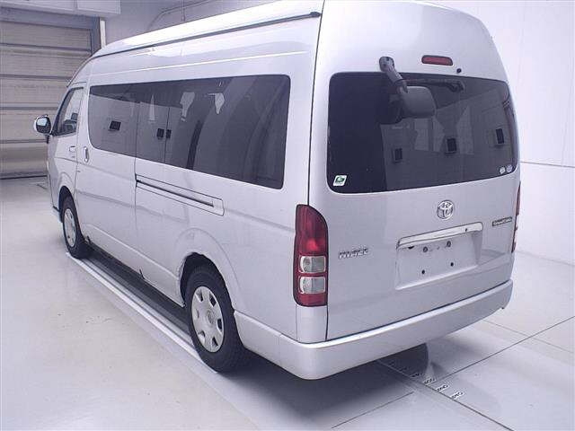 TOYOTA HIACE 2010