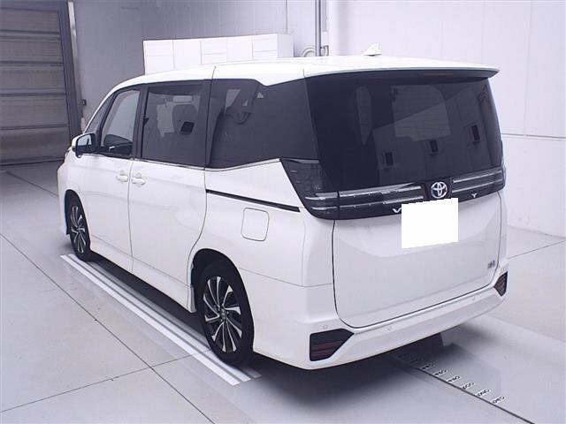 TOYOTA VOXY 2023