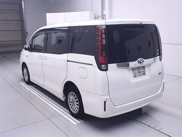 TOYOTA NOAH 2016