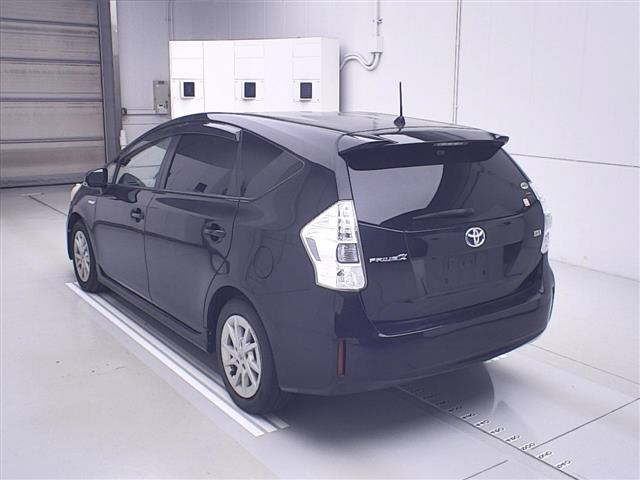 TOYOTA PRIUS ALPHA 2012