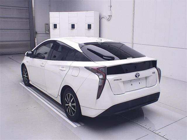 TOYOTA PRIUS 2016