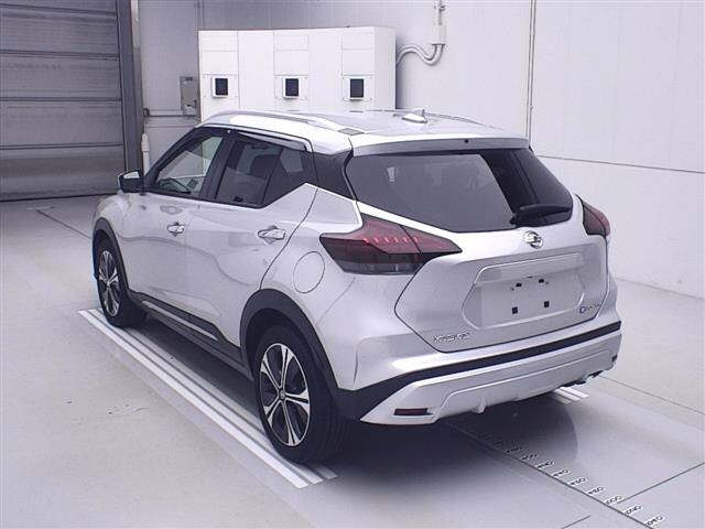 NISSAN KIX 2021