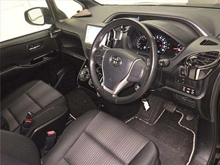TOYOTA VOXY 2018