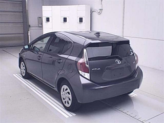 TOYOTA AQUA 2016