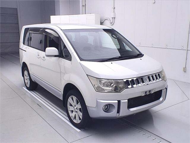 MITSUBISHI DELICA D5 2013