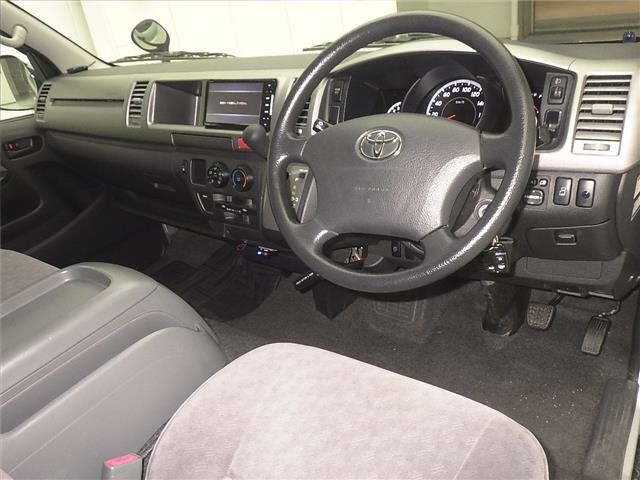 TOYOTA HIACE 2010