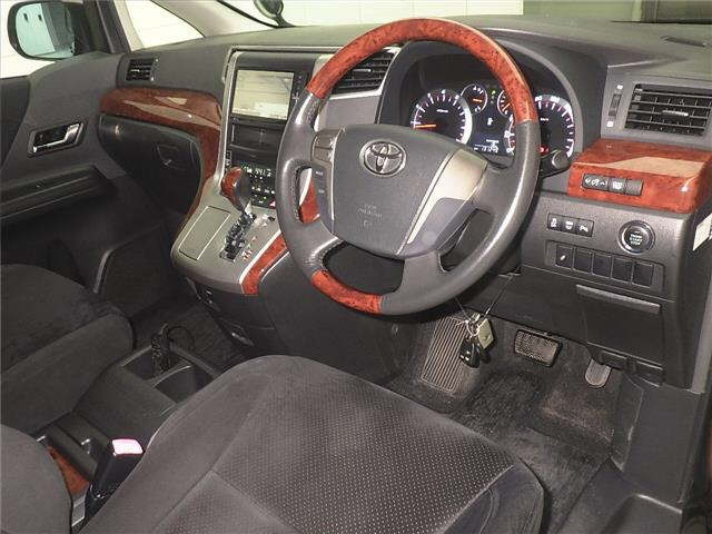 TOYOTA VELLFIRE 2010