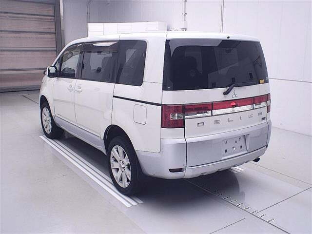 MITSUBISHI DELICA D5 2013