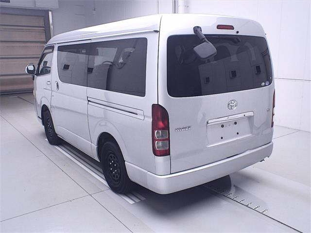 TOYOTA HIACE 2010