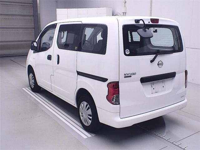 NISSAN NV200 2021