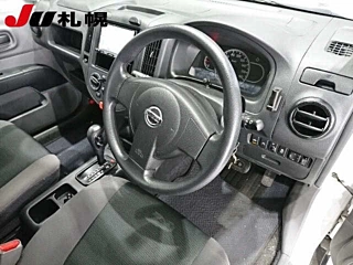 NISSAN AD 2020
