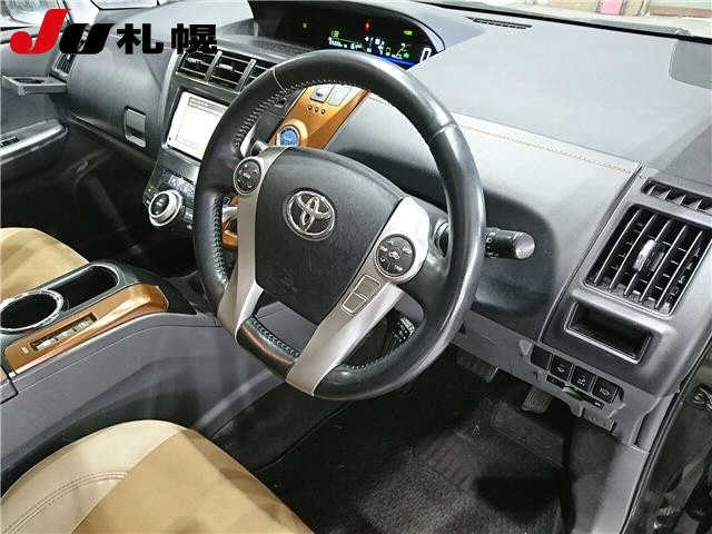 TOYOTA PRIUS ALPHA 2014