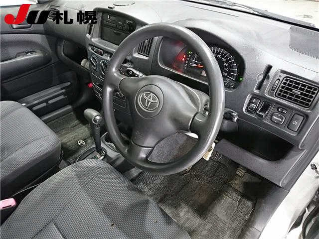 TOYOTA SUCCEED 2011