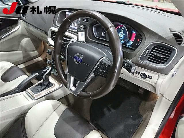 VOLVO V40 2013
