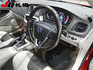 VOLVO V40 2013