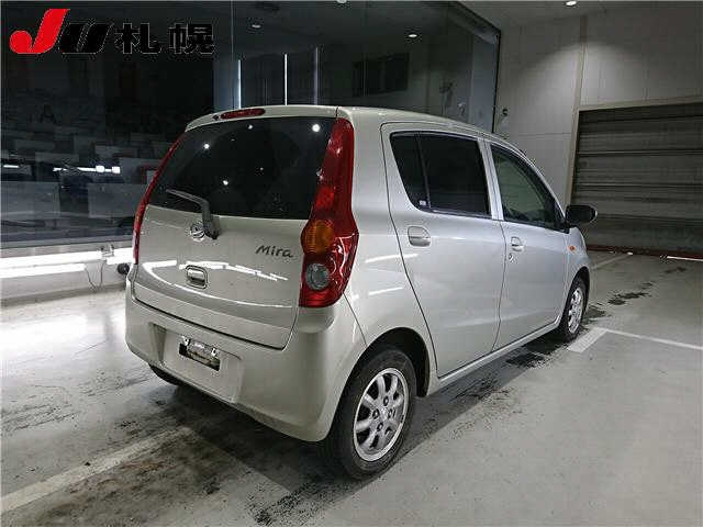 DAIHATSU MIRA 2010