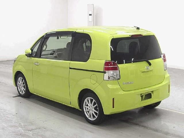 TOYOTA SPADE 2015
