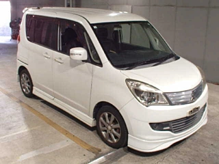 MITSUBISHI DELICA D2 2012