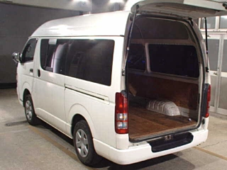 TOYOTA HIACE VAN 2010