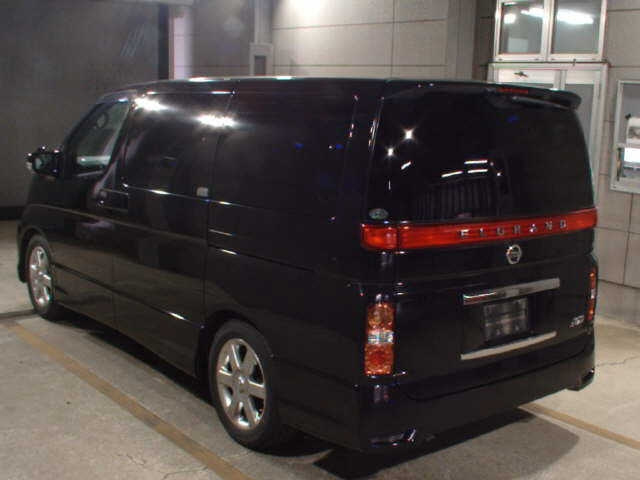 NISSAN ELGRAND 2010