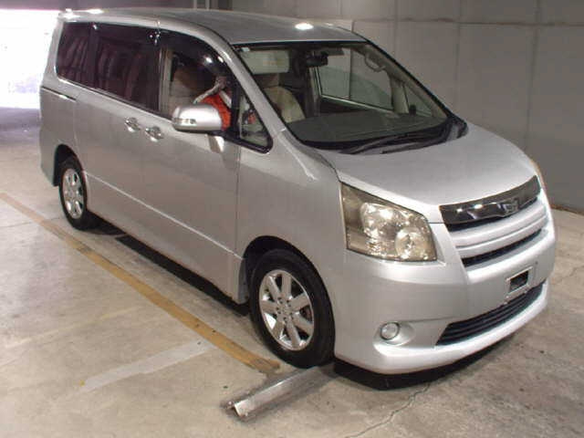 TOYOTA NOAH 2008