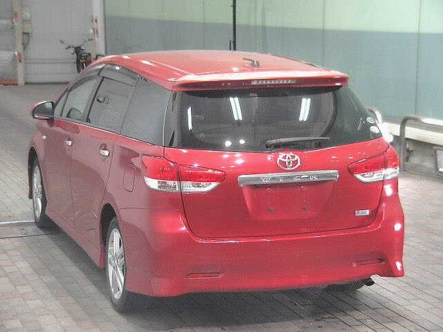 TOYOTA WISH 2010
