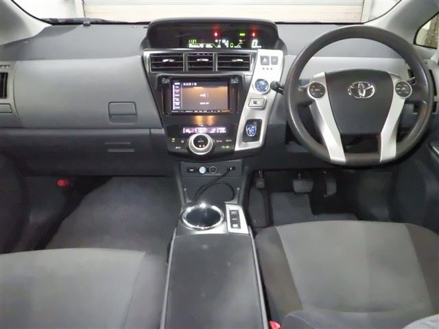 TOYOTA PRIUS ALPHA 2014
