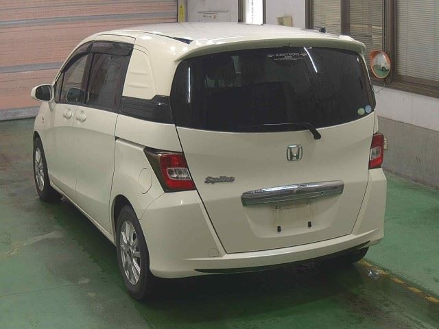 HONDA FREED 2010