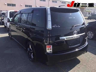 TOYOTA ISIS 2011