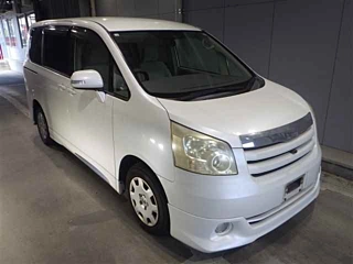 TOYOTA NOAH 2008