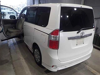 TOYOTA NOAH 2008