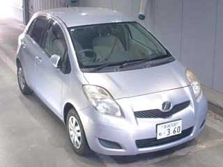 TOYOTA VITZ 2010