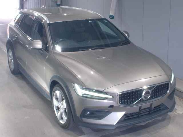 VOLVO V60 2022