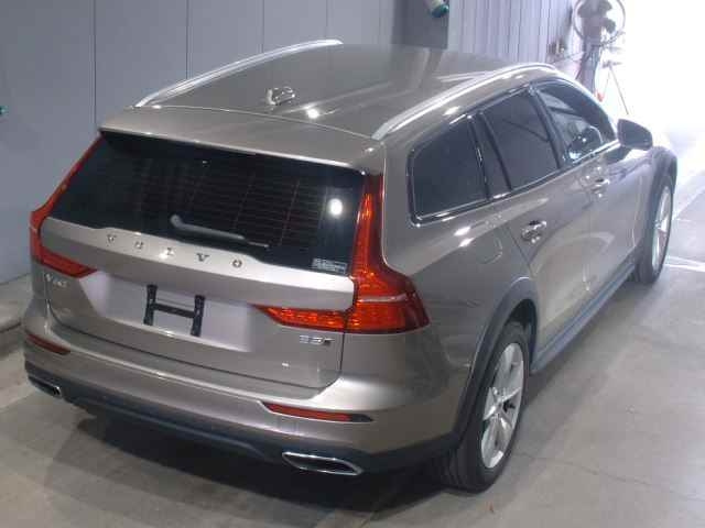 VOLVO V60 2022