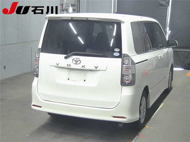 TOYOTA VOXY 2010