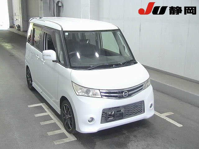 NISSAN ROOX 2011