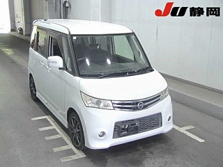 NISSAN ROOX 2011